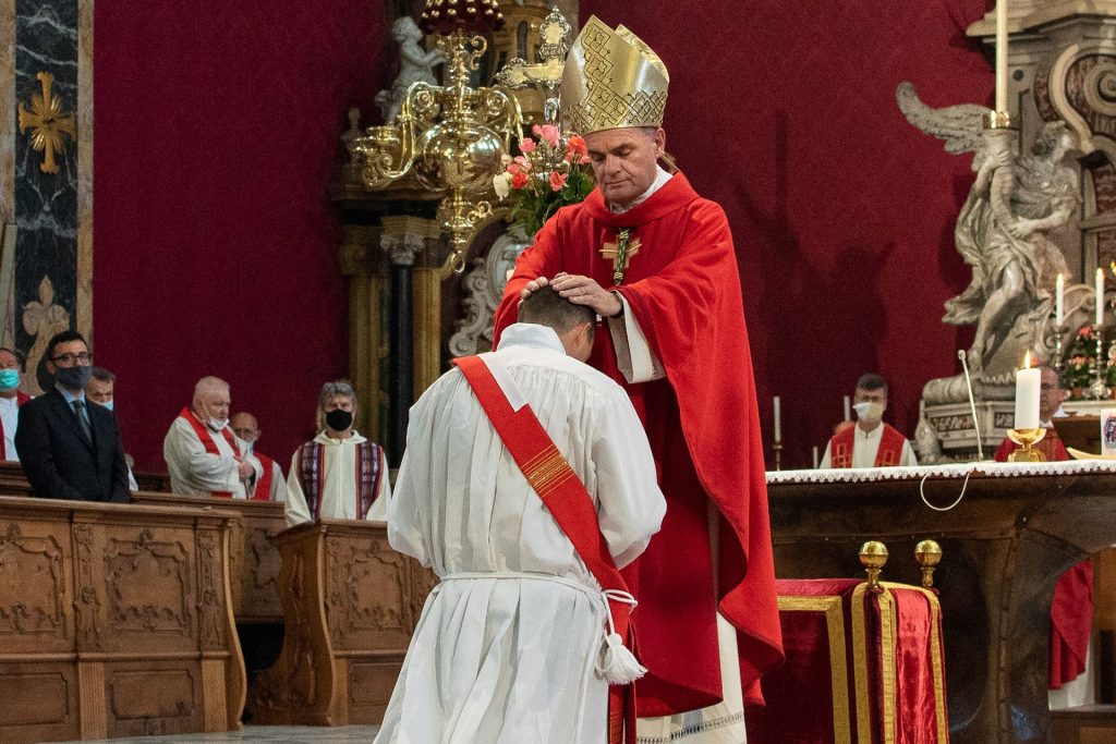 Cassano si prepara ad accogliere un nuovo sacerdote